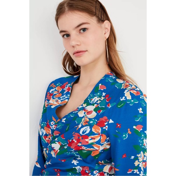 NWT Rolla’s Delilah Blue Floral Wrap Blouse Size Large - Picture 3 of 14